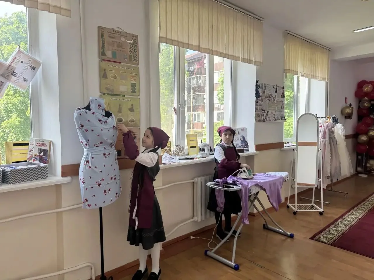Ученики начальных классов СОШ №47 города Грозного приняли участие в фестивале профессий