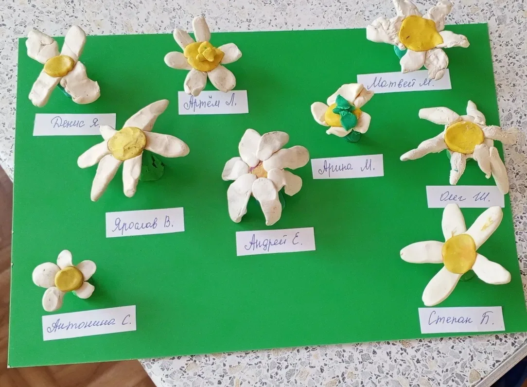 🌼 В средней группе прошло нежное и весеннее занятие по лепке!