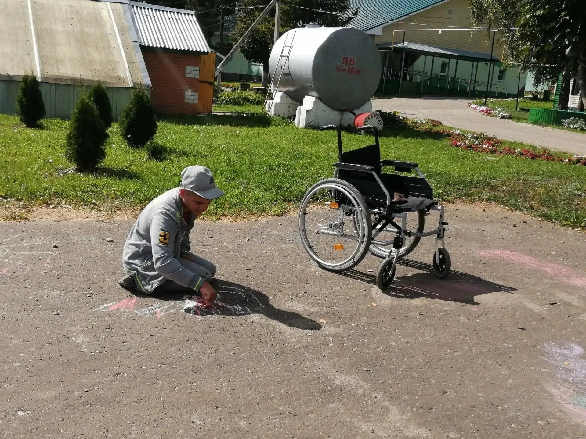 🎉 В детском доме прошёл конкурс асфальтной живописи, посвящённый Дню Республики Татарс...