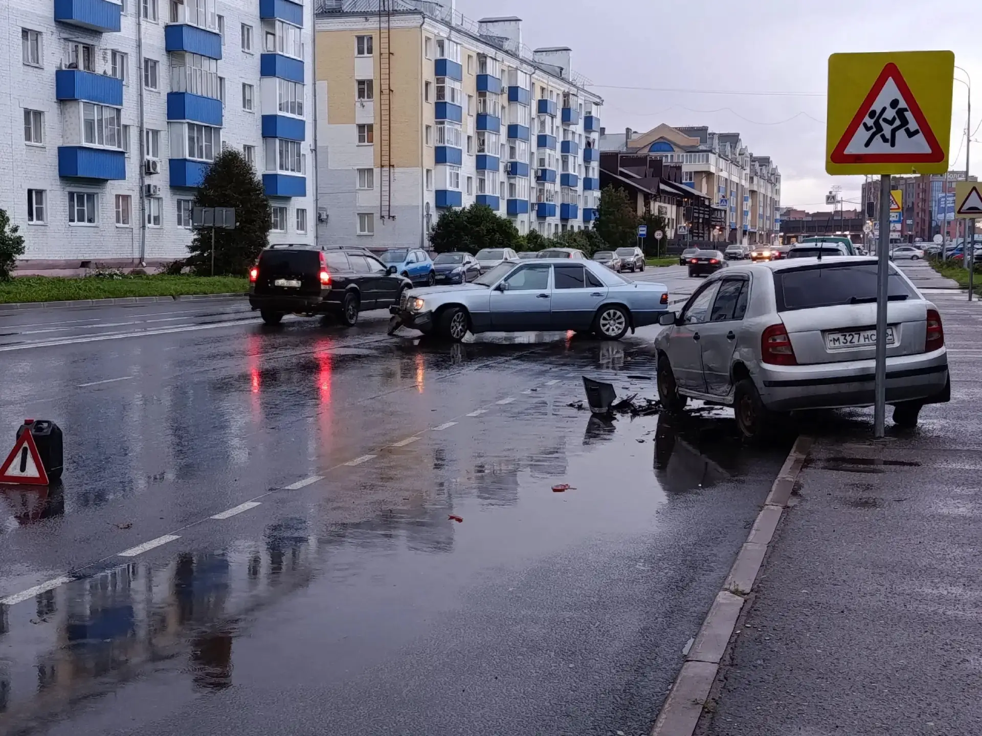 ДТП у "Полёта", машину развернуло от удара.