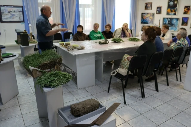 «Родное» - это мир воспоминаний, запахов, звуков, ощущений, связанных с детством, отчим домом, Родин