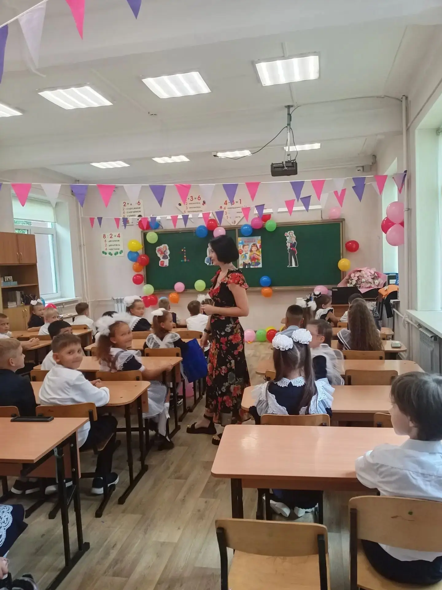 Дорогие родители и ученики! От всей души поздравляем вас с Днём знаний — с этим светлым...