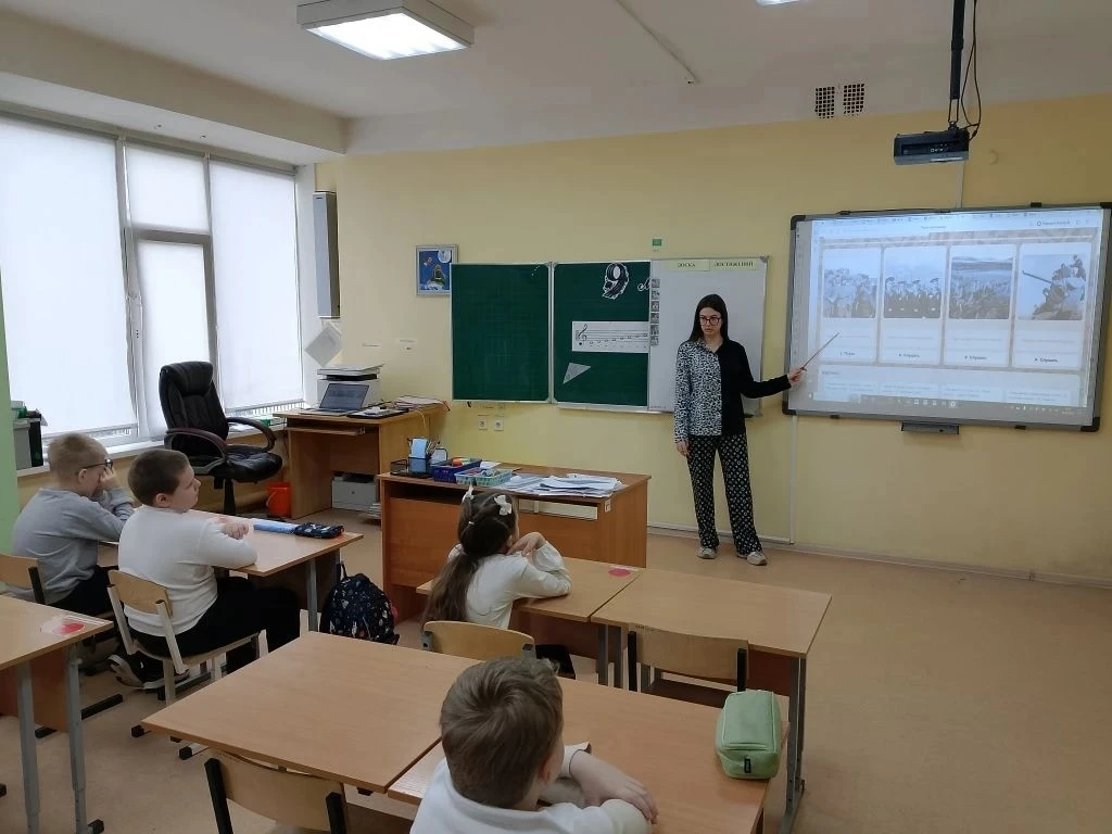 🇷🇺РАЗГОВОРЫ О ВАЖНОМ🇷🇺 🎙4 мая 2026 года в нашей школе прошёл пебрвый день учебной недели, посвящённы