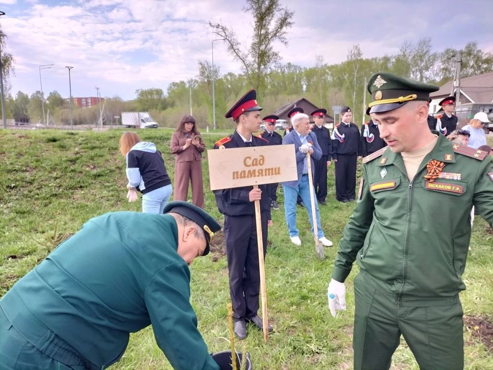 В Менделеевском районе прошла памятная посадка деревьев.