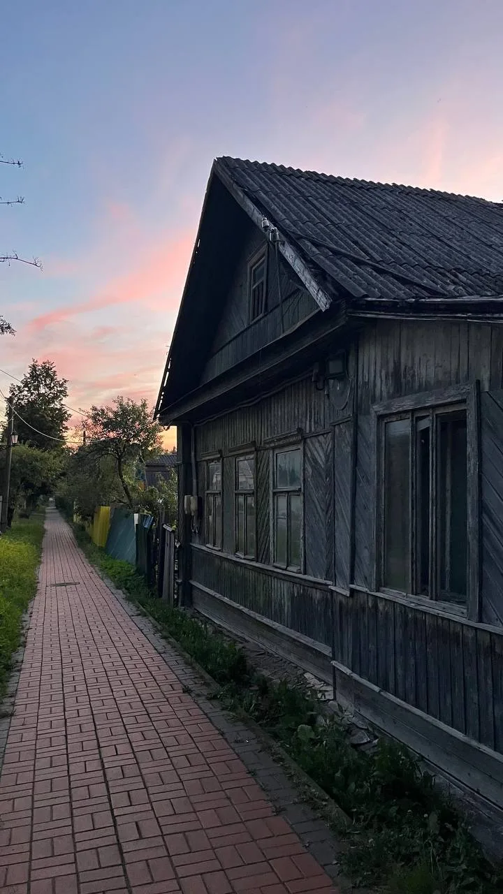 День сегодня выдался активным. Весь вечер гуляли по Старой Руссе в поиске красивых кадров, а они тут