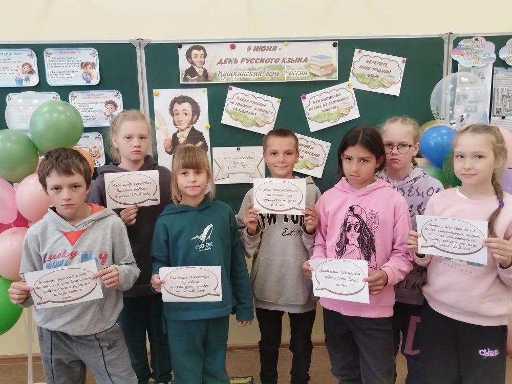 🎓📖 6 июня – День русского языка и день рождения А.С. Пушкина!
     🎩📝 Сегодня в #ПришкольномЛаге