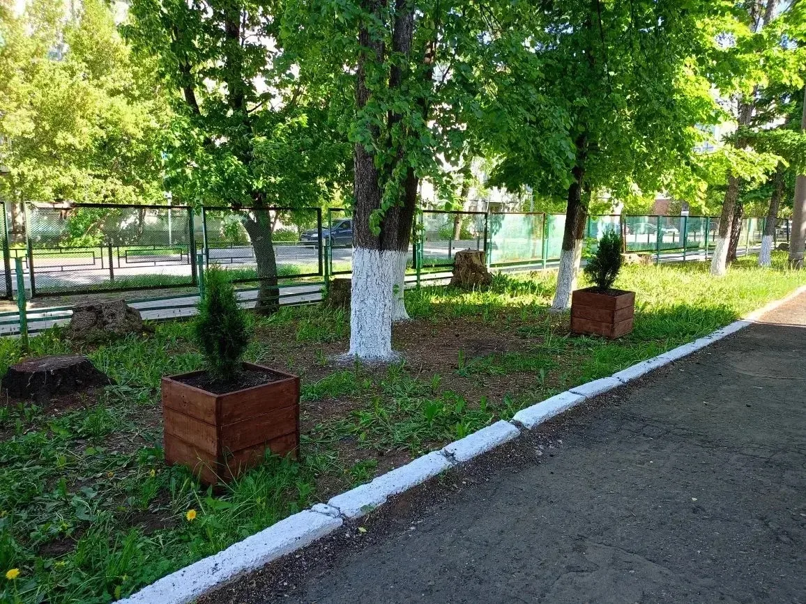 Дорогие родители!
Мы планируем украсить территорию детского сада новыми деревянными кашпо для цветов
