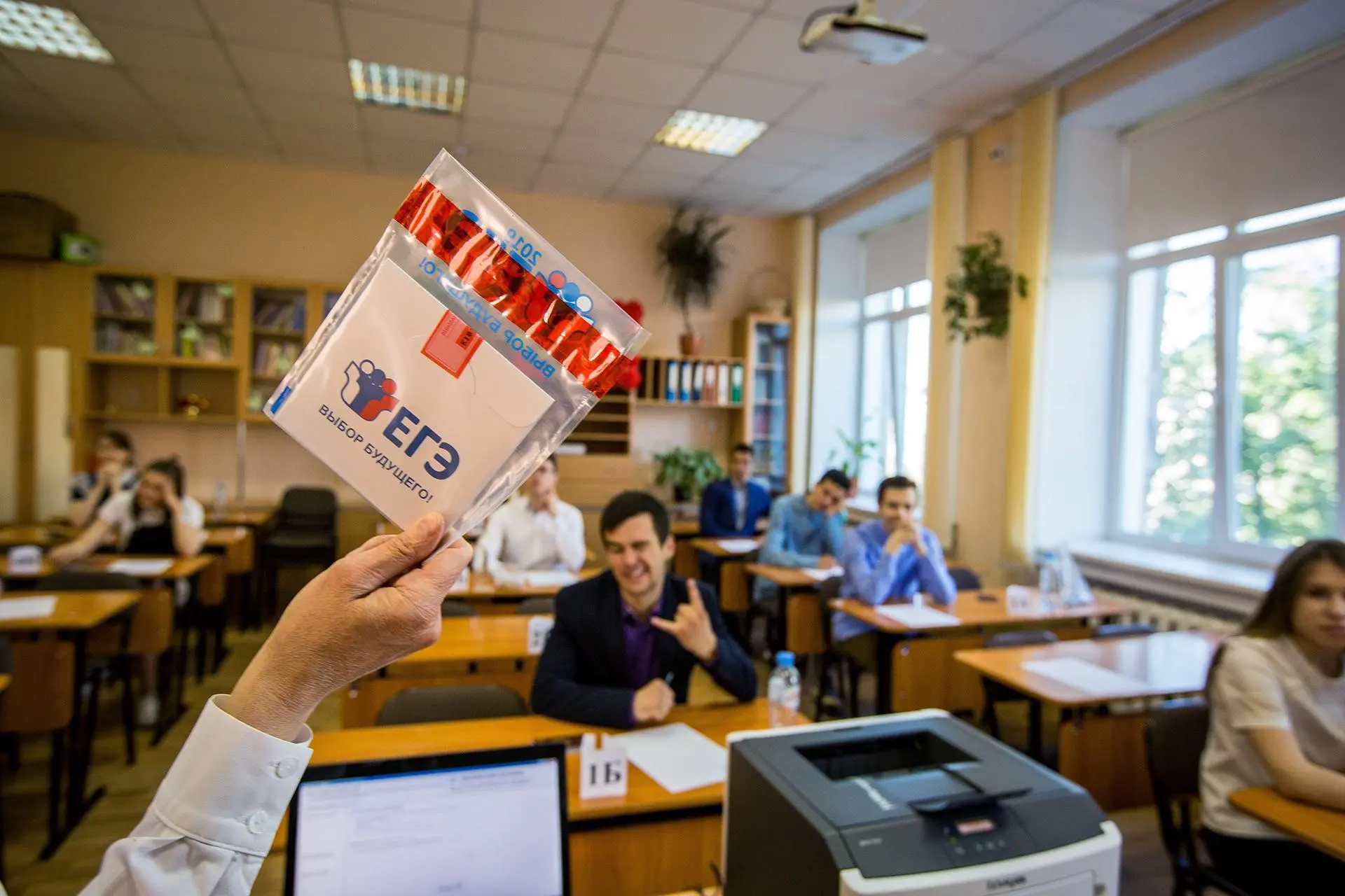 Основной период сдачи ЕГЭ-2026 начинается в России 1 июня с экзаменов по химии, литературе и истории