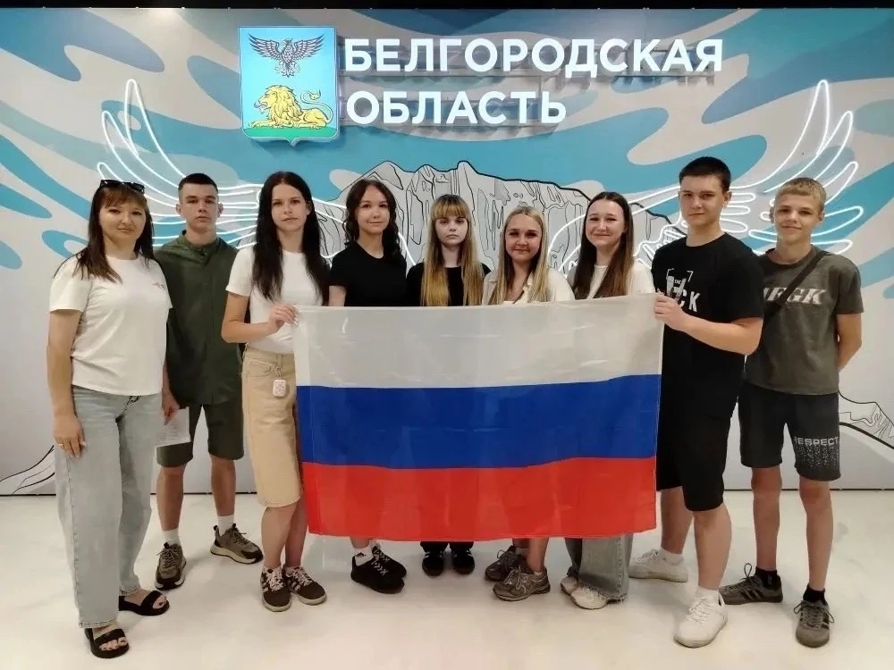 🇷🇺 Больше, чем путешествие 🇷🇺

✨ В День России команда городской школы №1, одержавшая победу во 