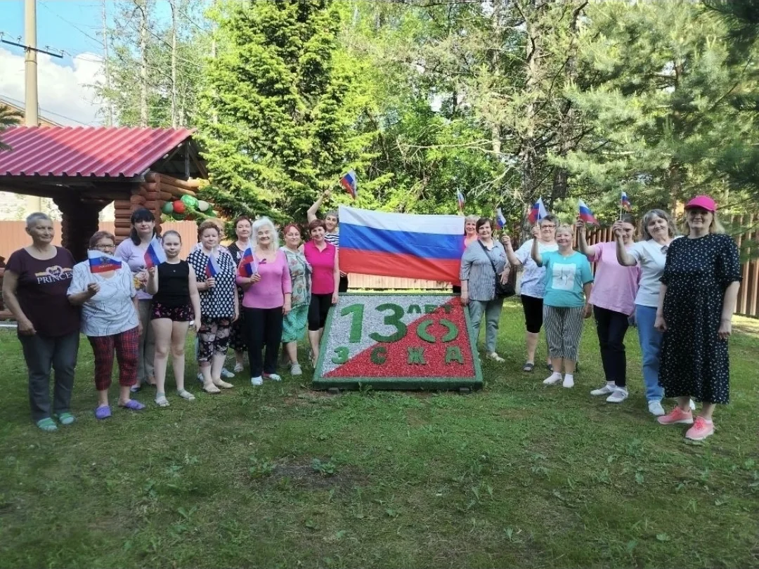 10 июня сотрудник центральной городской библиотеки провел акцию «Вместе мы – Россия» для отдыхающих 