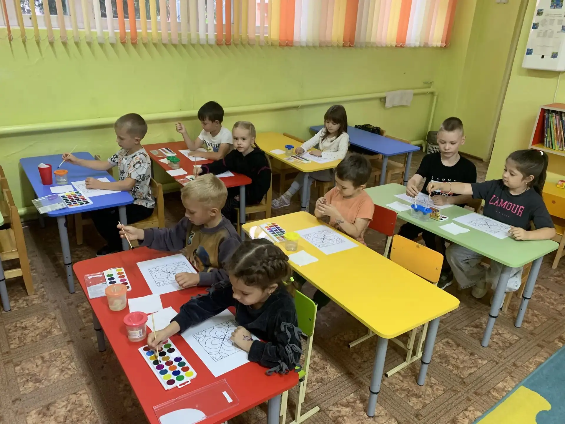 Маленькие художники: декоративная роспись квадрата