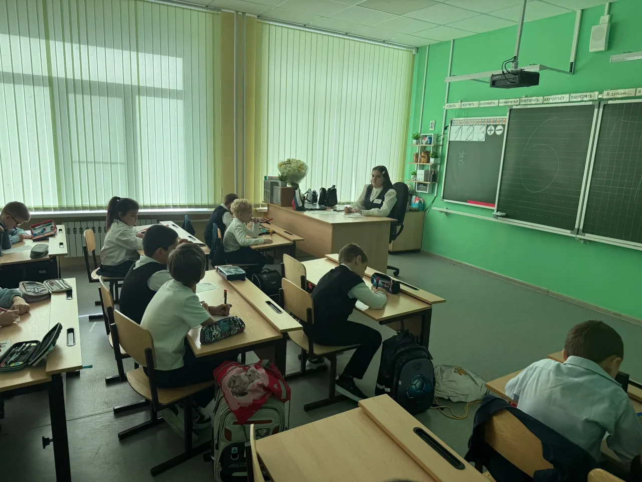 📸 «Краш», «вайб» и тайные шифры: плавские школьники провели уроки для своих учителей​