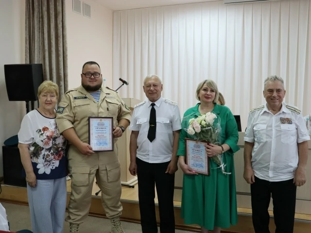 ДИАЛОГ ПОКОЛЕНИЙ И ДОЛГ ПАМЯТИ🤝 

Наш округ стал площадкой для выездного заседания Бюро Совета реги