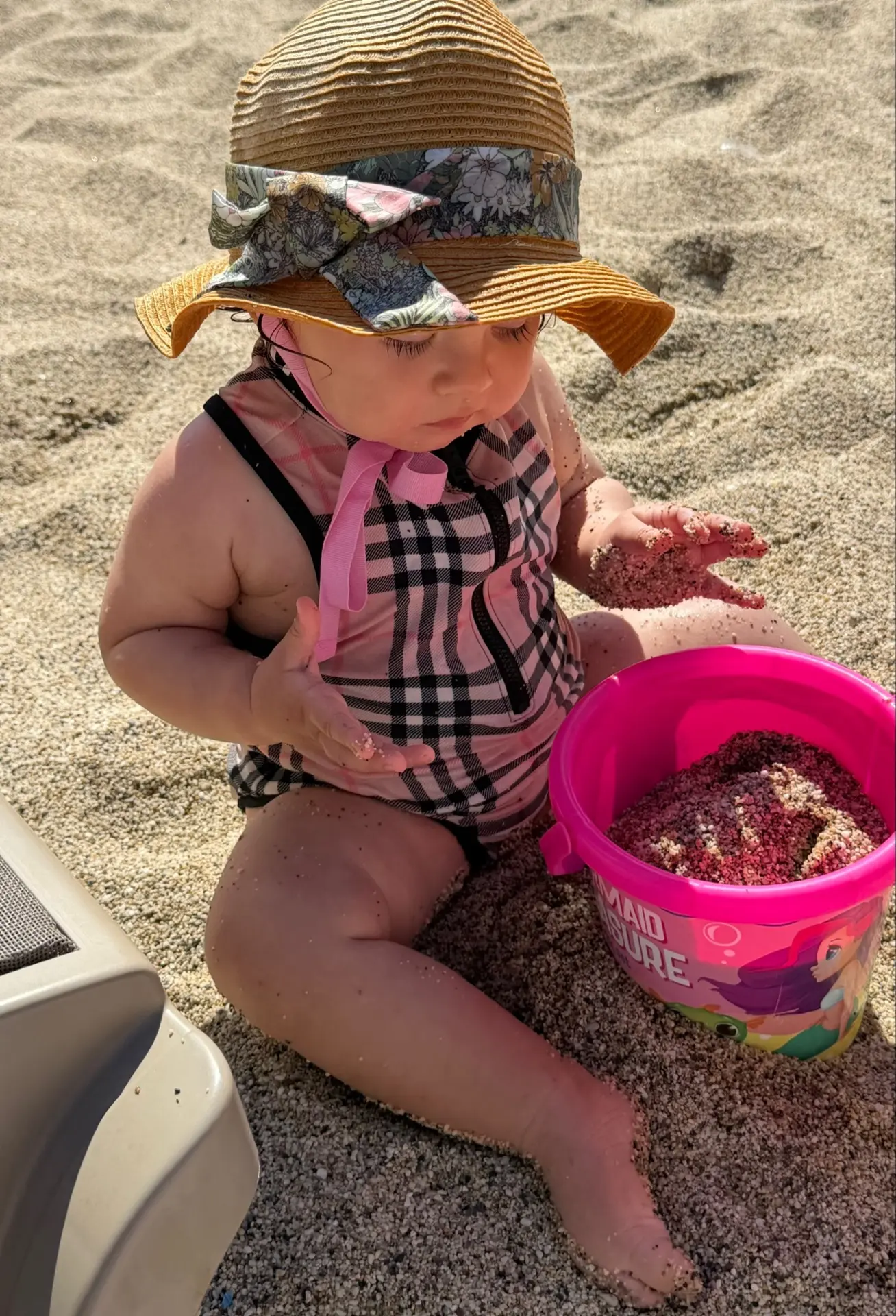 У нас наконец распогодилось 😍 Диана познает мир 🥹