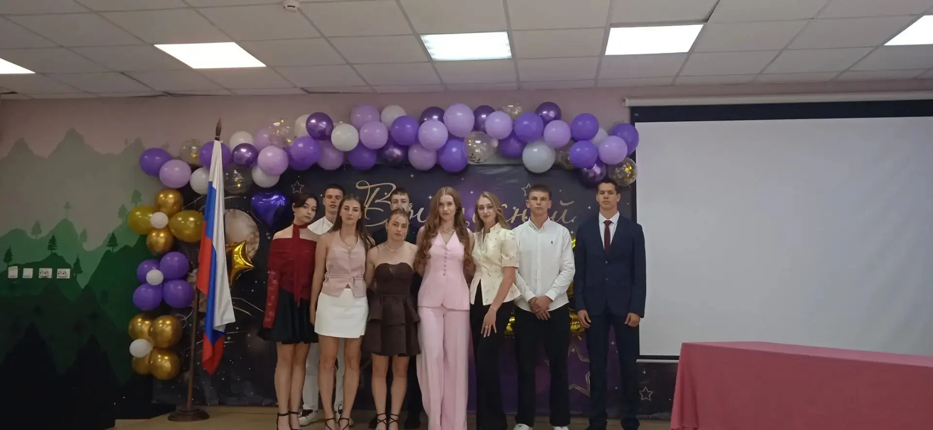 В добрый путь, выпускники 2026!🎉

✨️Сегодня в ГБОУ СОШ с. Васильевка прошло торжественное вручение 