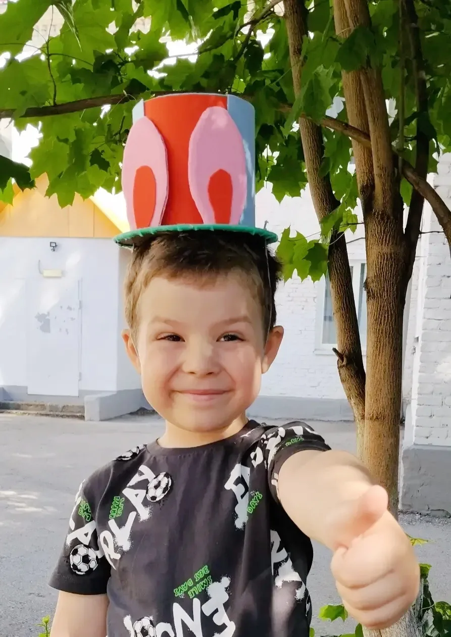 🎩👒 «ДЕНЬ НЕОБЫЧНЫХ ШЛЯПОК» 
или как в корпусе №2 ребята представили настоящие произведения искусст