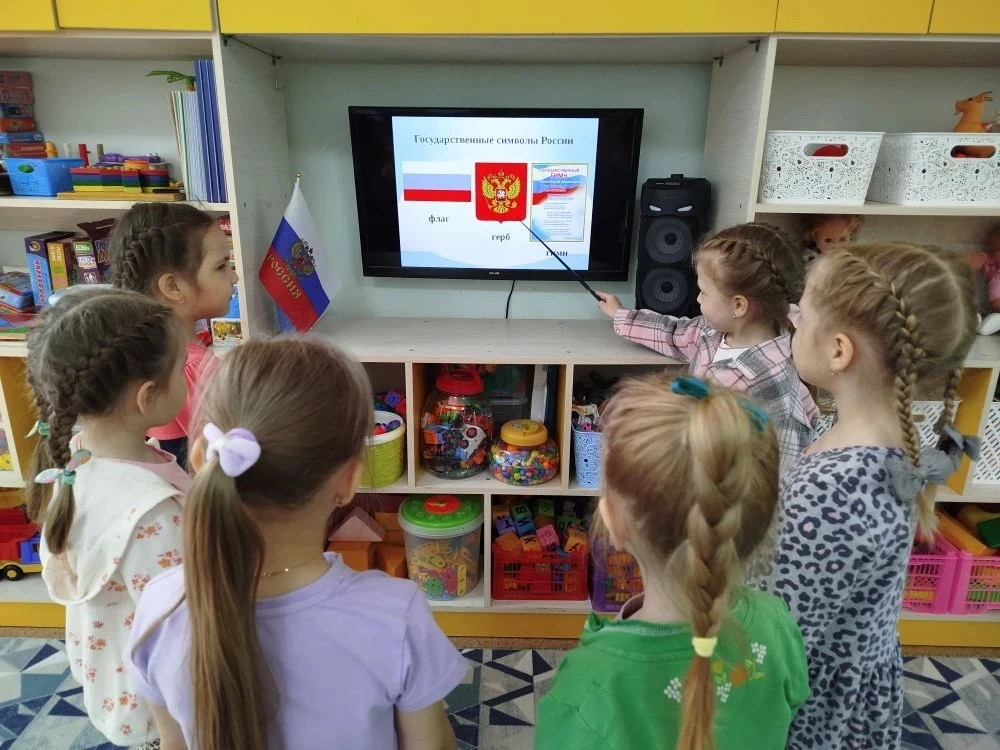 🤗Атмосфера патриотизма и гордости за свою страну царит в эти дни в детском саду «Рябин...
