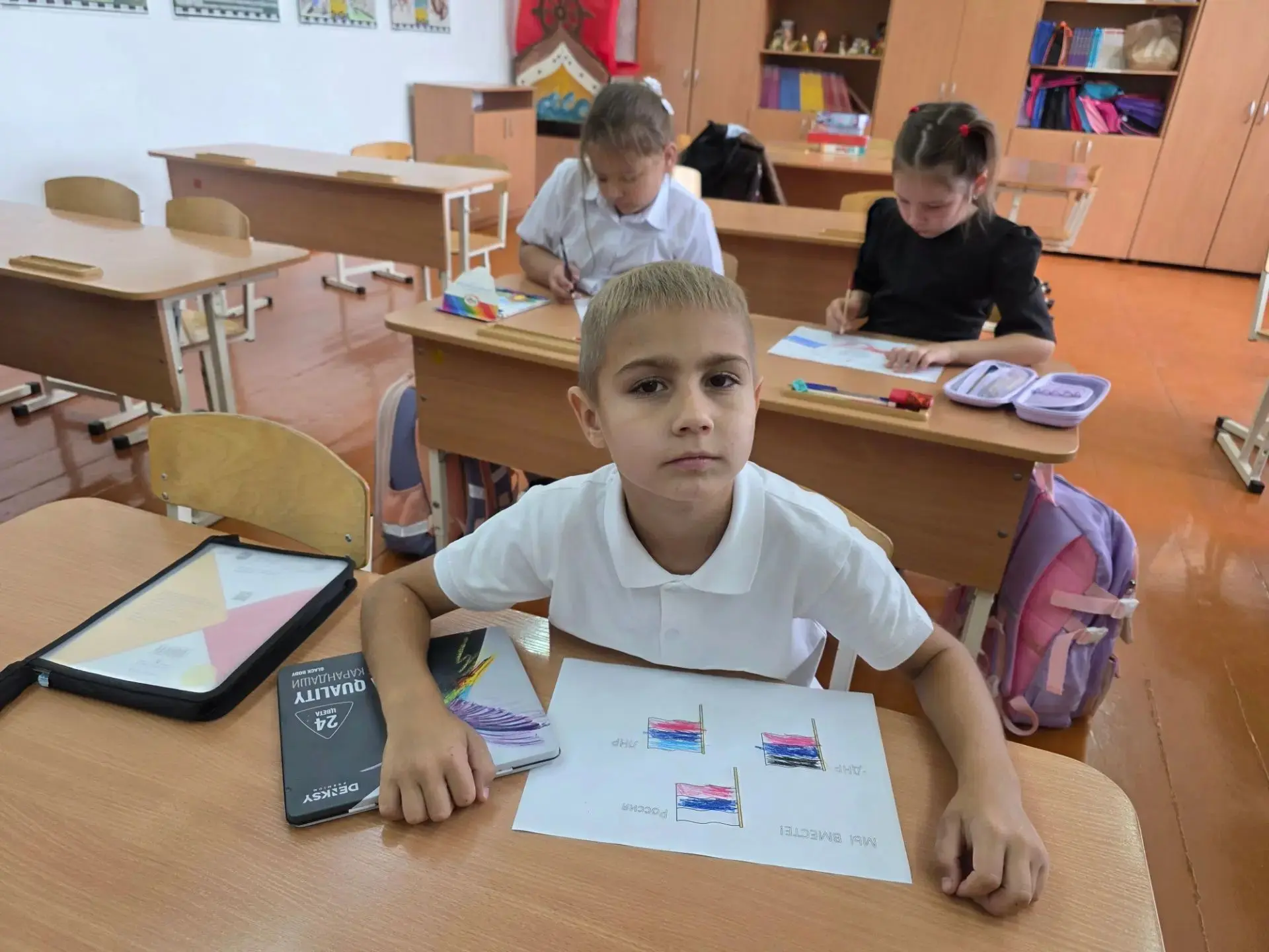 В 1 А классе прошёл классный час "Вместе мы большая семья". Дети узнали о воссоединении...