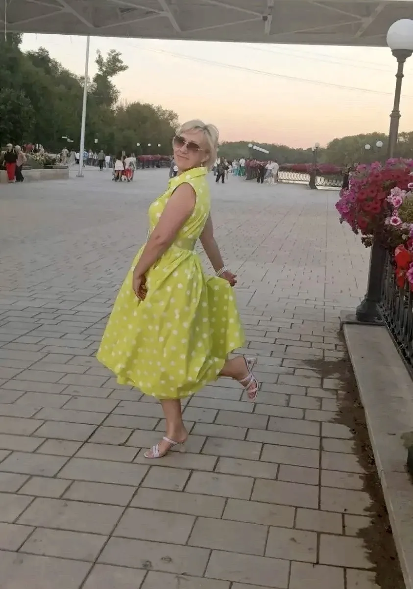 Светлана, спасибо за такой красивый фотоотзыв! Вам очень идет это платье🫶