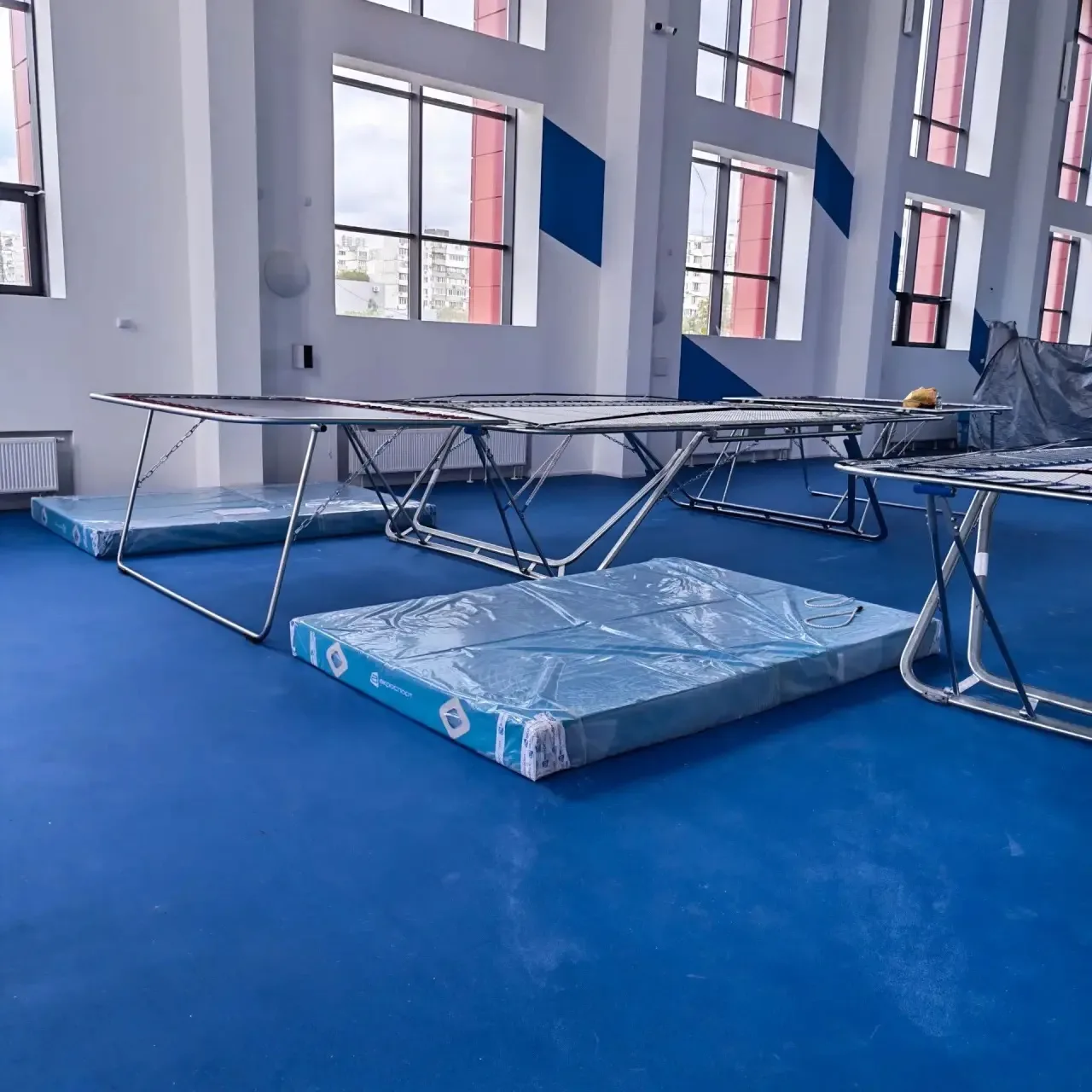 В батутном центре на улице Владимира Бута работы идут полным ходом.