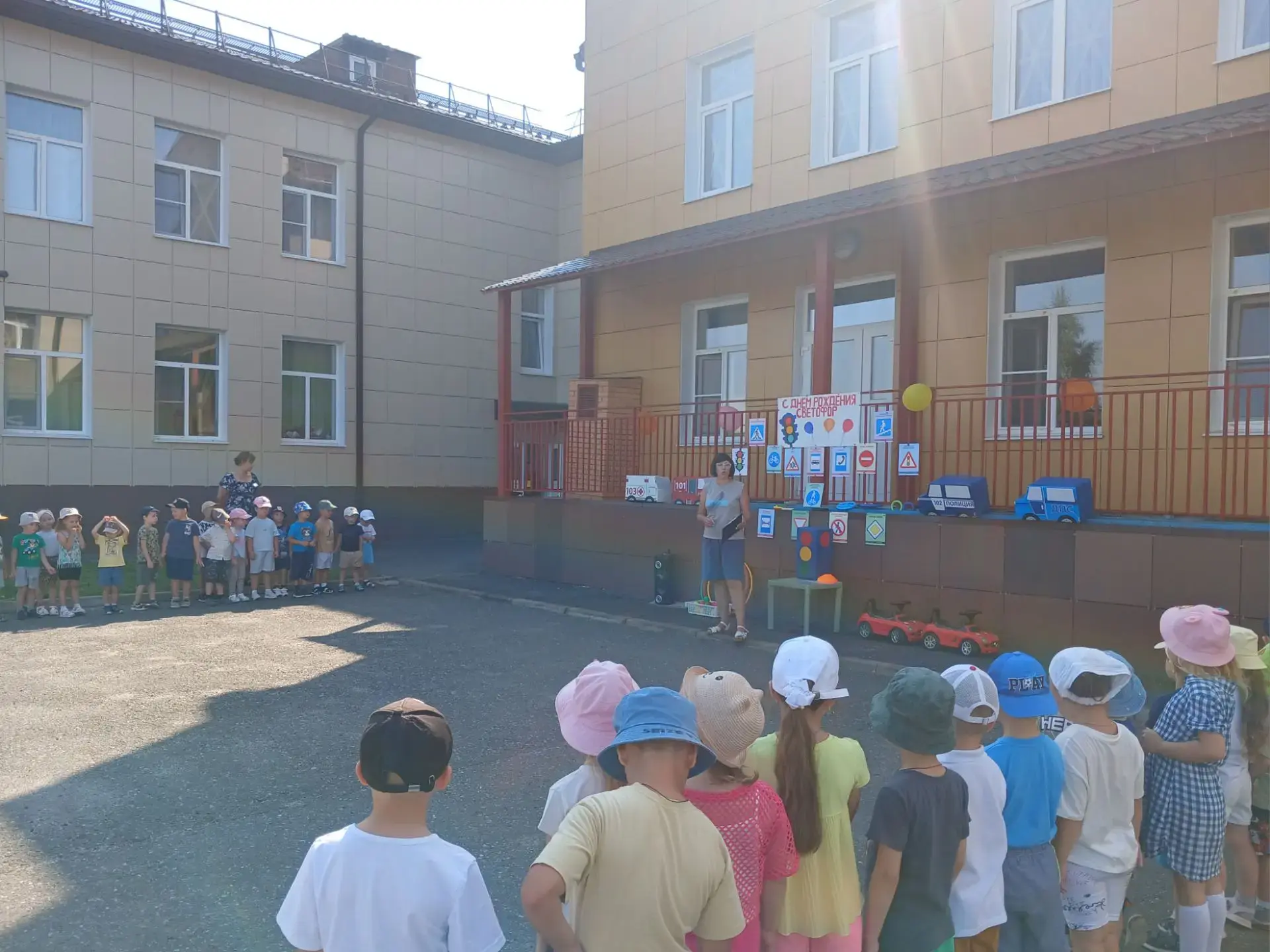 Сегодня 5 августа наш детский сад превратился в настоящую школу дорожной безопасности! ...