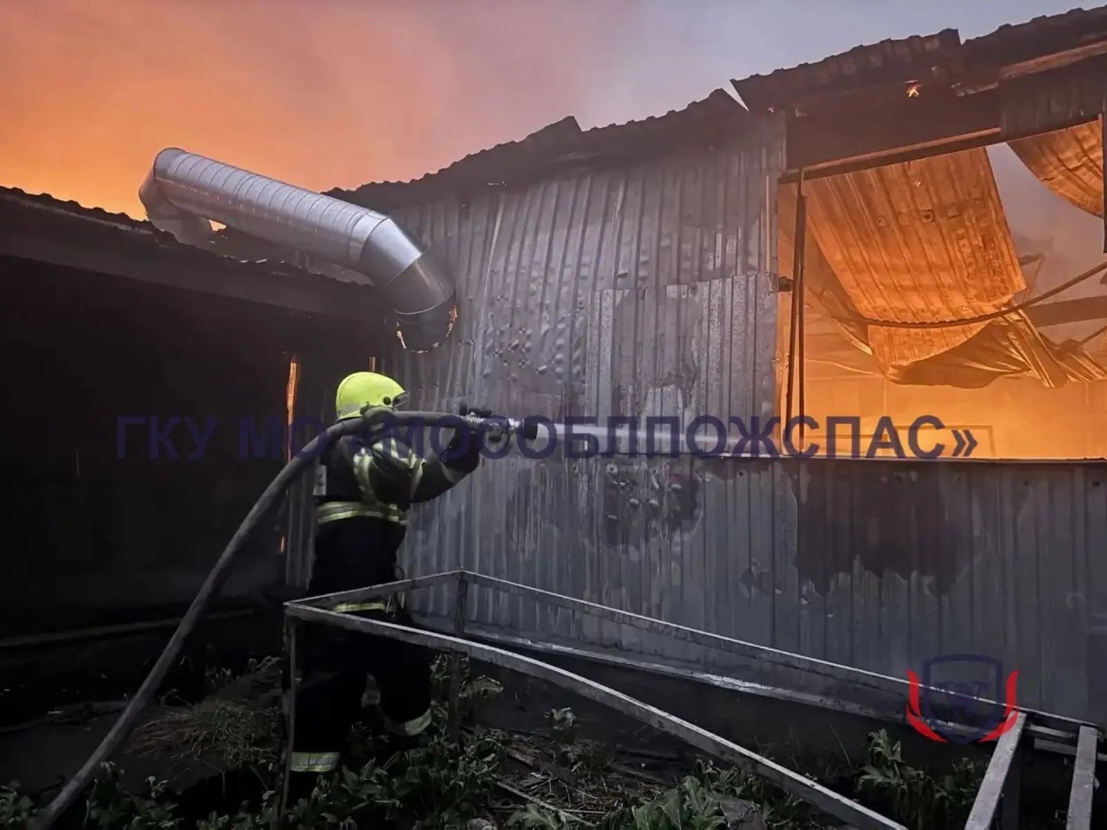 🛑Пожар в производственном здании в деревне Сухарево  🚒Сегодня ночью в округе #Мытищи огнеборцы тушил