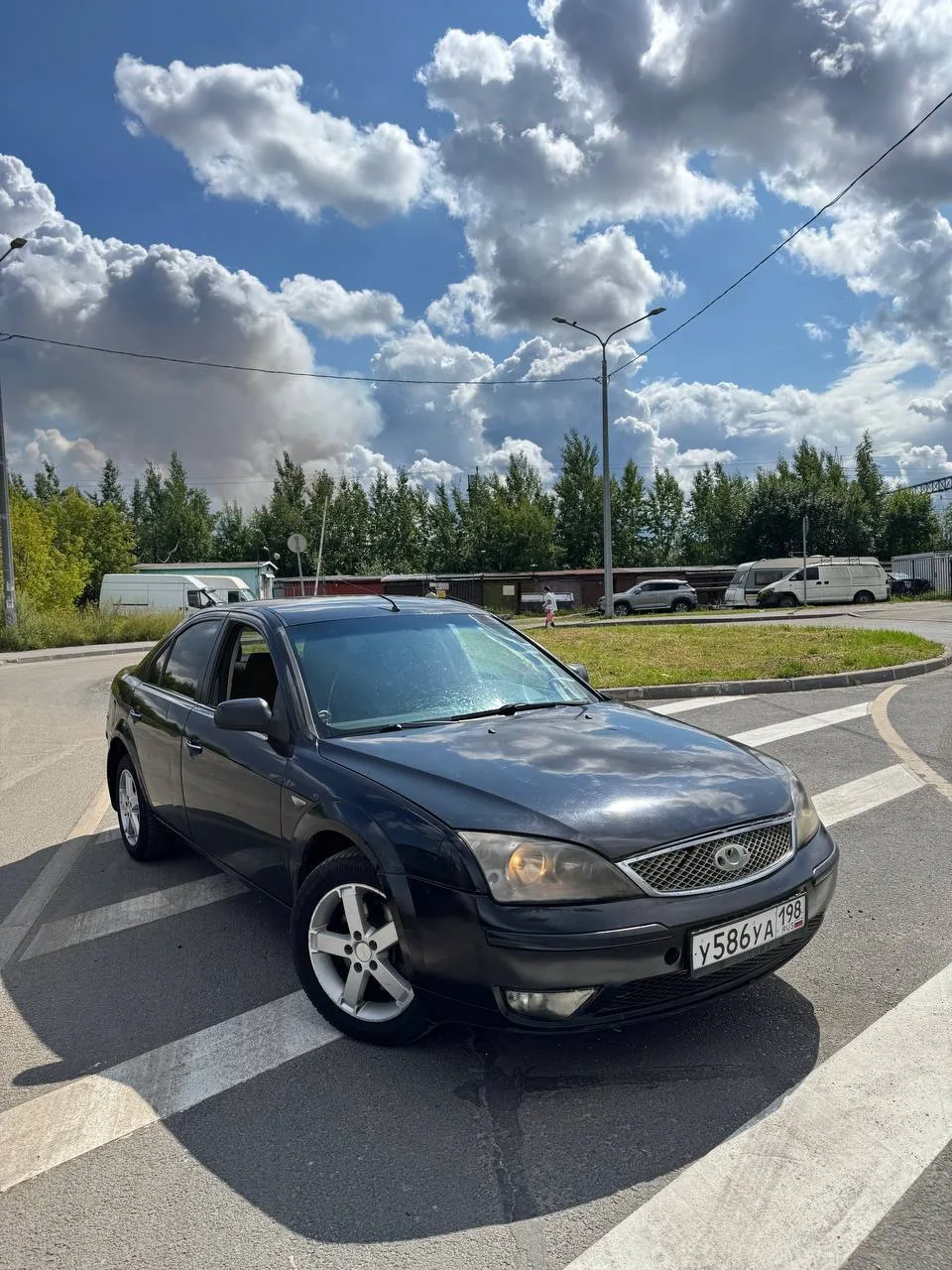Ford Mondeo ||| Рест.
1.8 МКПП 2006 год

Работает ровно 
Коробка механика 
Без нареканий!
Подвеска б