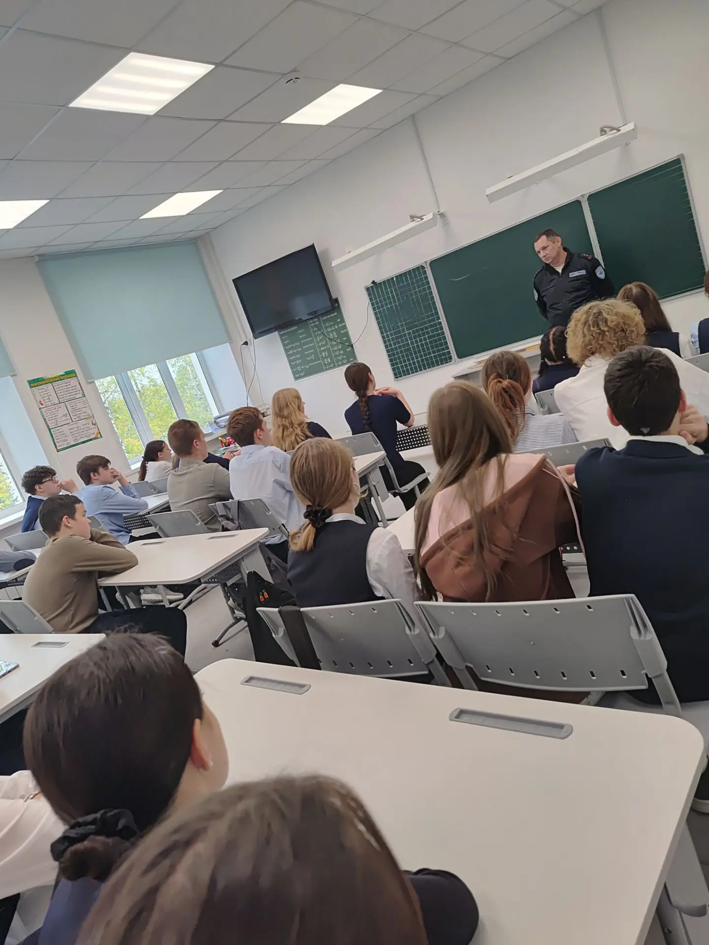 ✅Сегодня в школе прошли   профилактические  беседы с  участием сотрудников  ОГИБДД ОМВД...