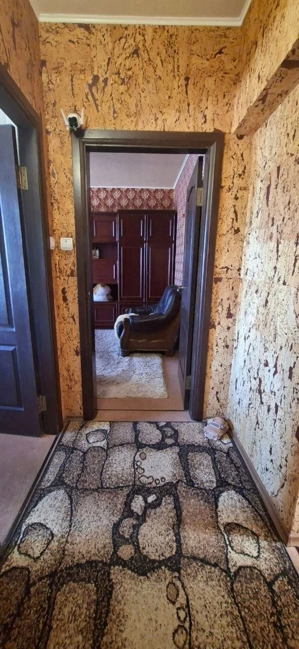 ЦЕНА СНИЖЕНА! Продаётся жильё в г. Стаханов. Центр города, возле ЗАГСа 4 комнатная квар...