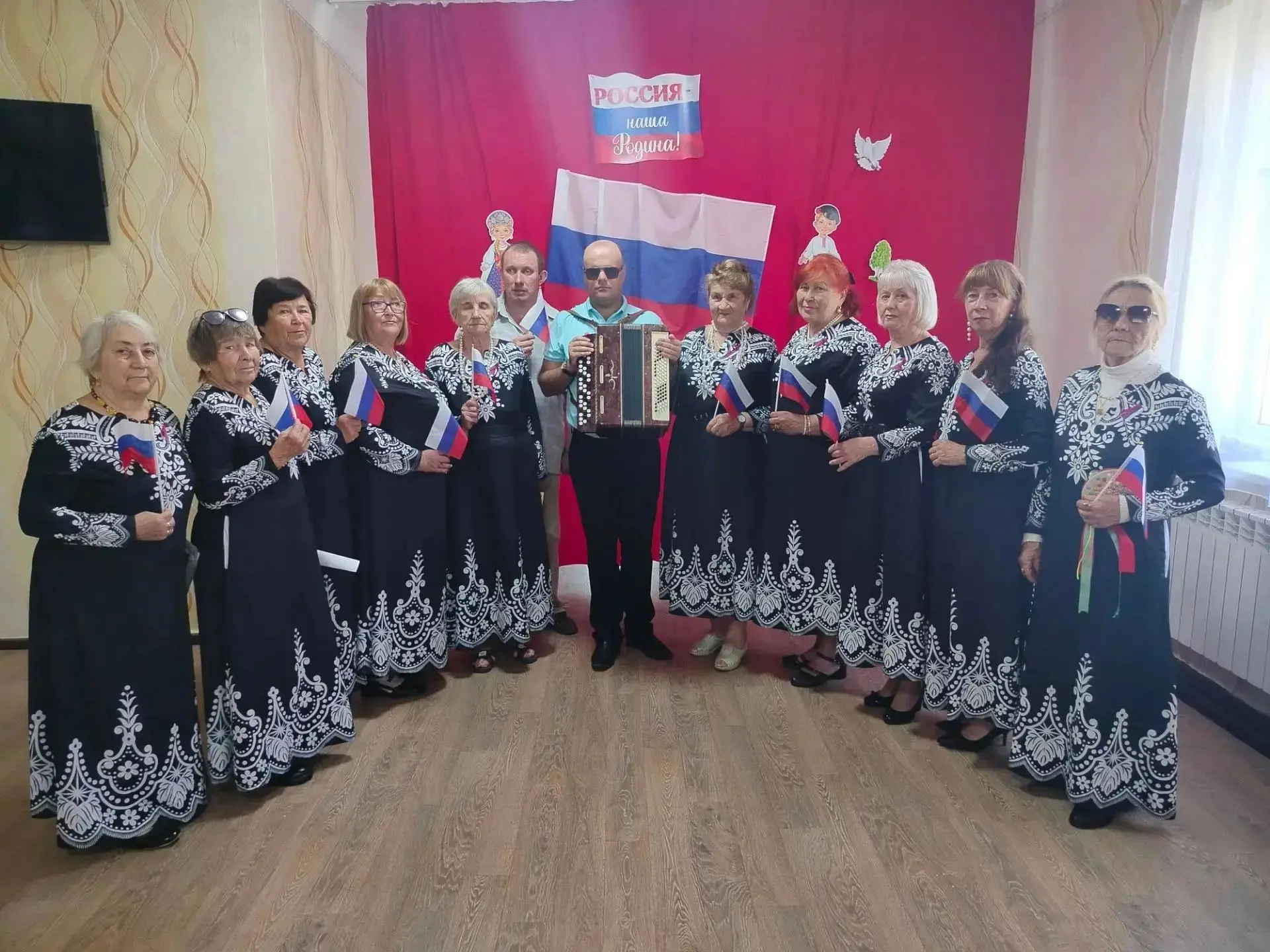 В социально-реабилитационном отделении ГБУ ЛНР "КЦСОН" прошёл праздничный концерт, посв...