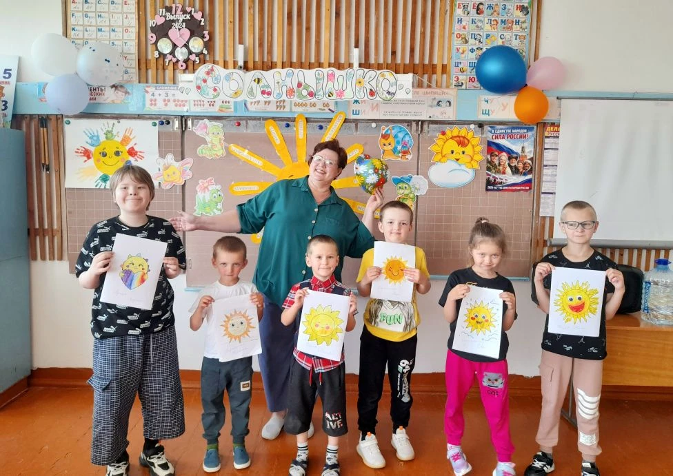 Сегодня, 9 июня, в нашем летнем лагере🌞 «День Солнышка»🌞.
   📍 Солнце является ближайшей к Земле 