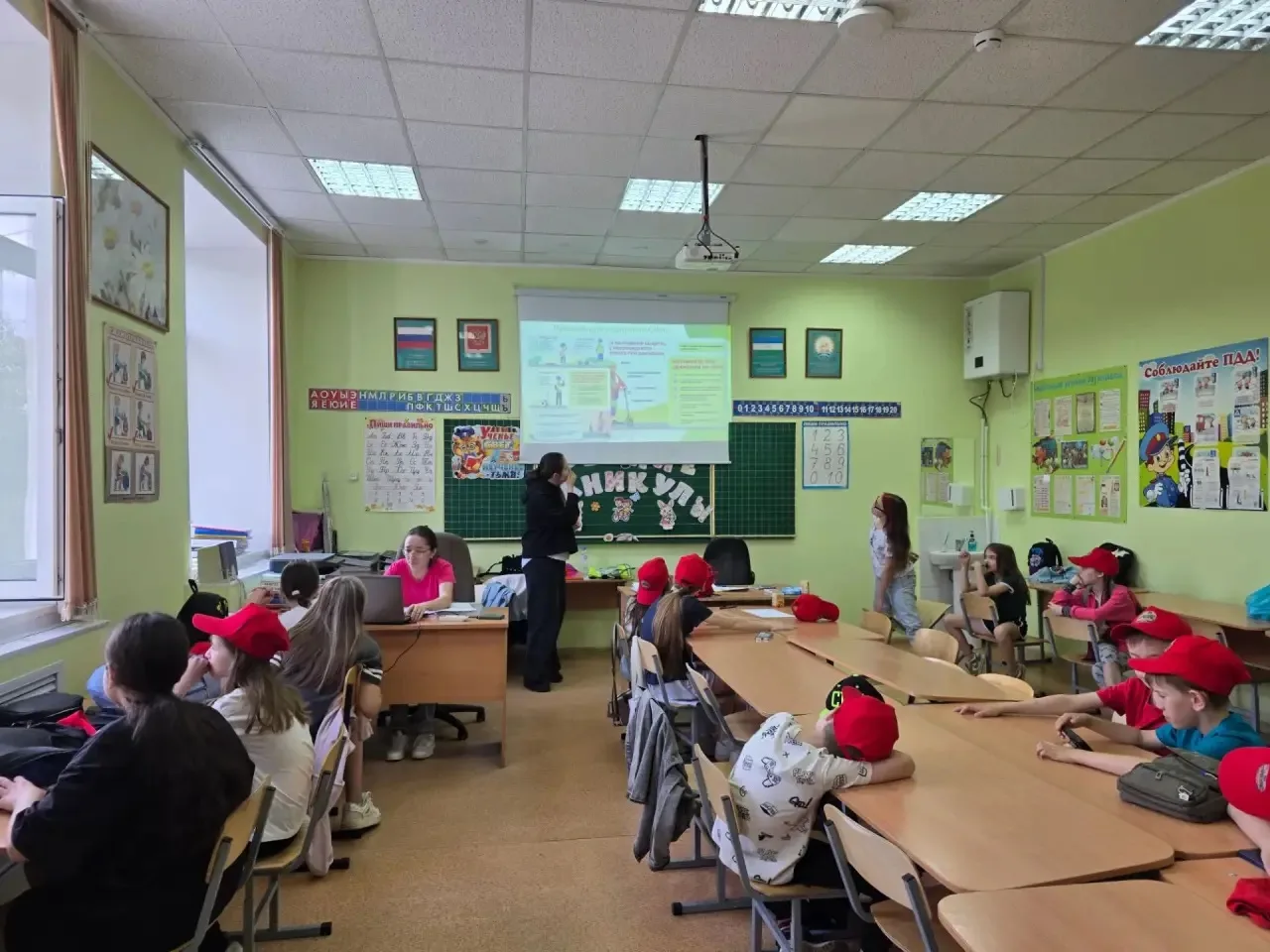 Сегодня в нашем пришкольном лагере дневного пребывания «Искорка» прошёл День правил дорожного движен