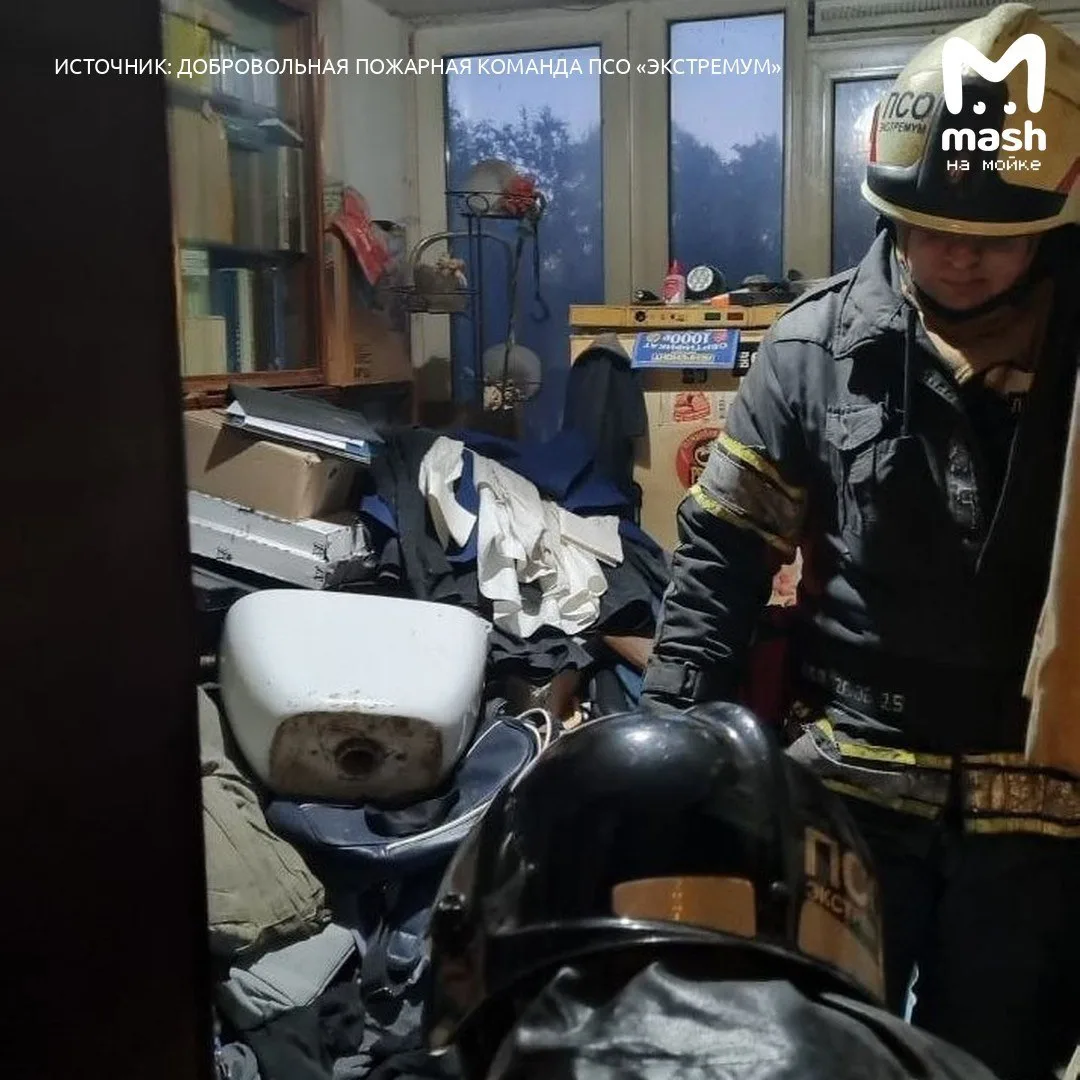 Питерского Плюшкина высвободили из заточения собственного хлама — мужчина настолько забаррикадировал
