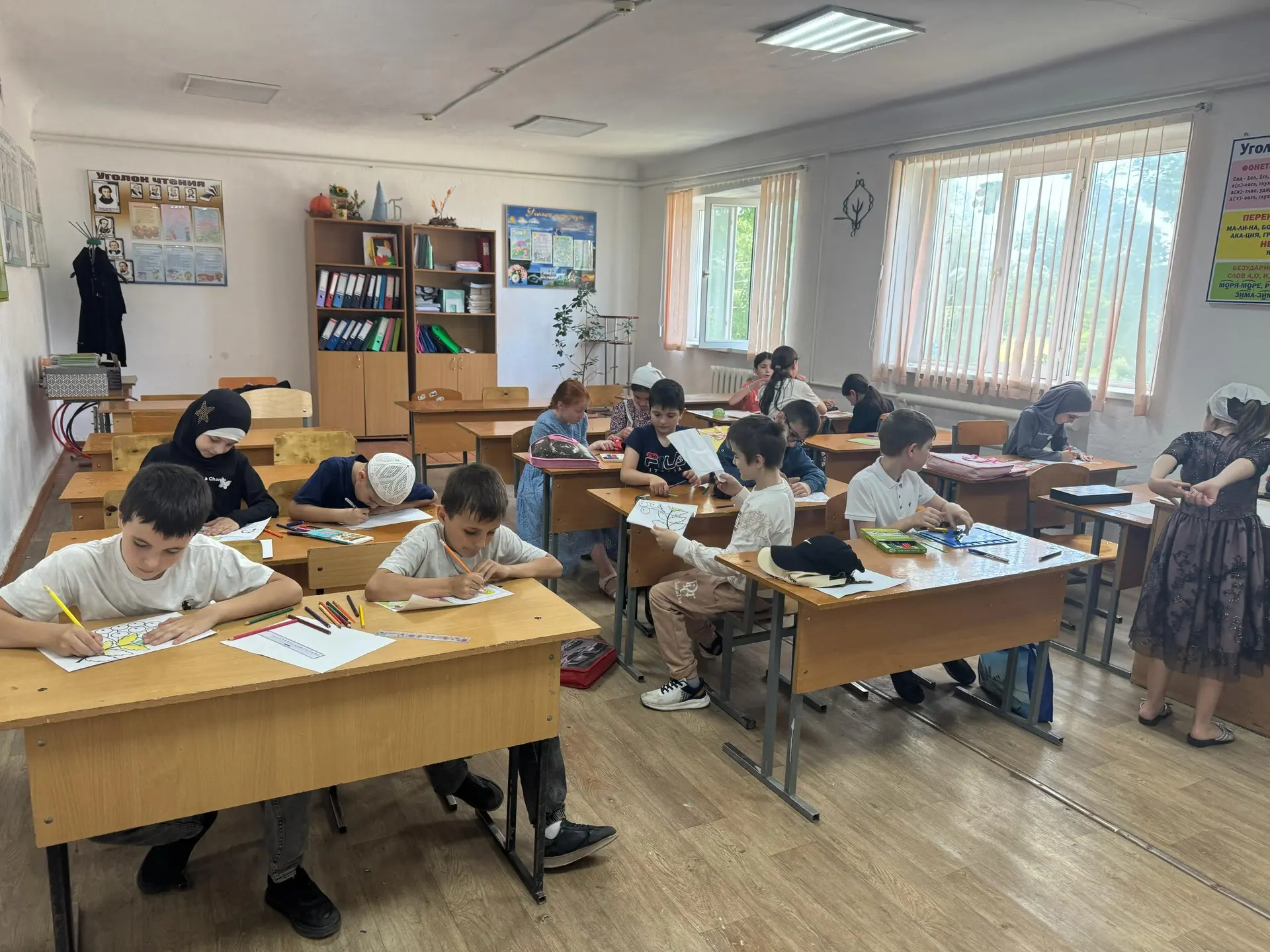 В нашей школе успешно реализуется программа летней досуговой площадки. 
В рамках организации летнего