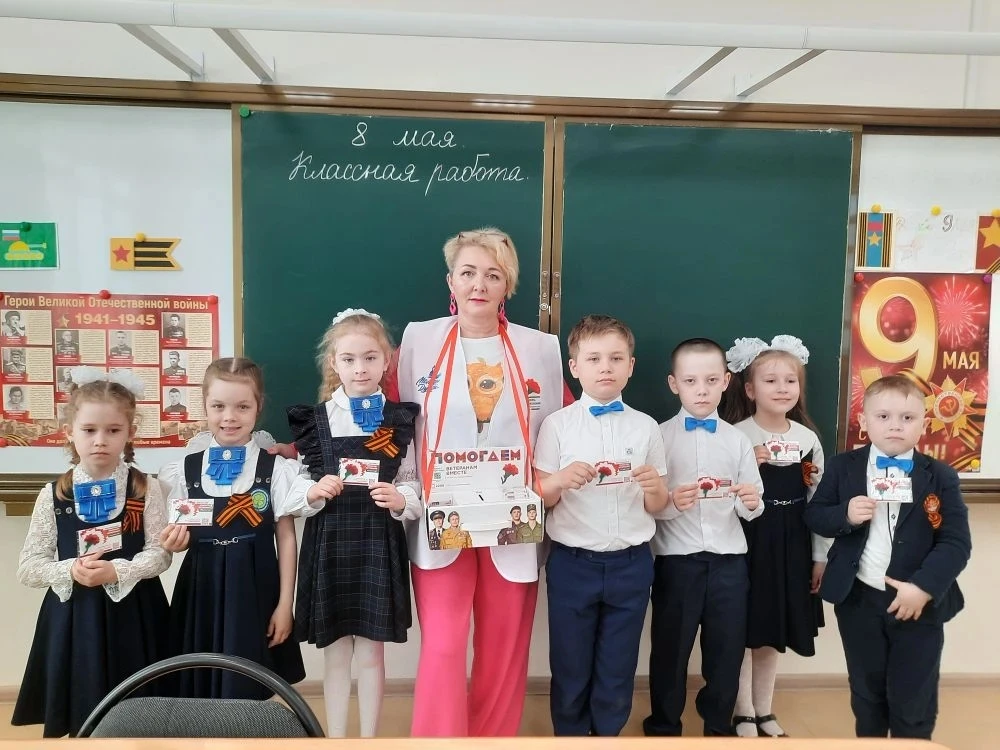 В 1«Г» классе прошёл Урок Победы, который запомнится ребятам надолго.  Малыши не просто слушали — он