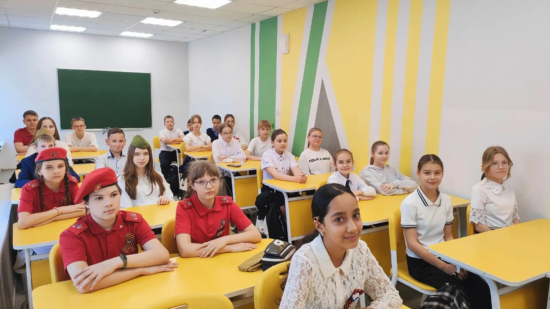 📍 Сегодня, 7 мая, в 6 «В» и 5 «А» классах прошёл Урок мужества, посвящённый одной из самых значимых 