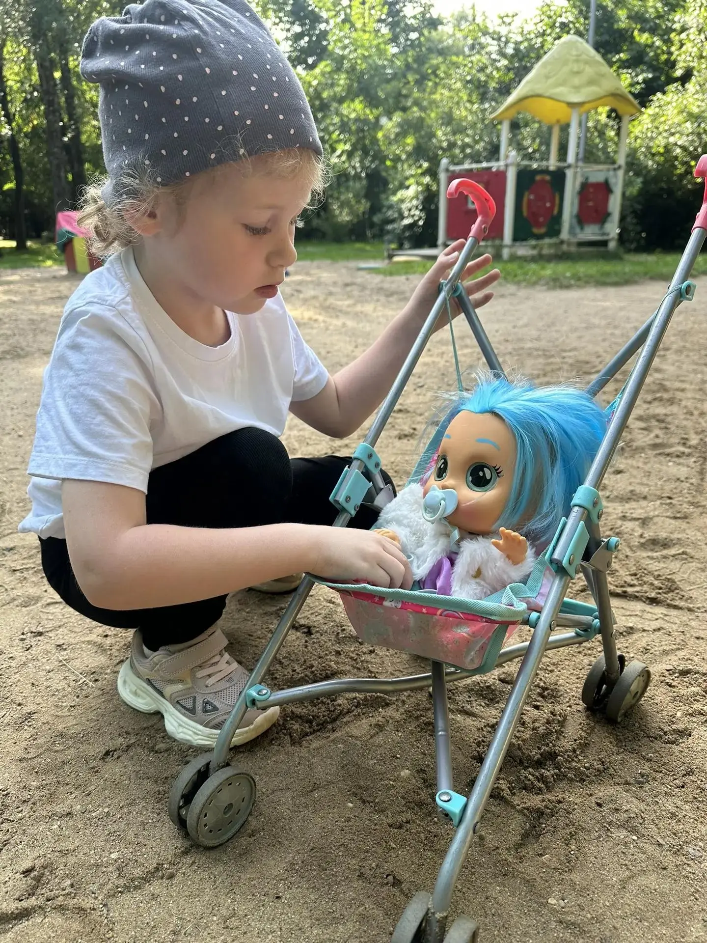 ☀️ ЛЕТО В САДИКЕ? ДА ЭТО ЖЕ ПРИКЛЮЧЕНИЕ! 🏕️✨

Давайте честно: для детей ЛЕТО — это магия, даже если