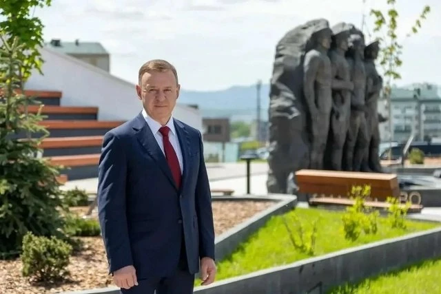 👤 Сергей Надсадин поздравил южносахалинцев с 81-й годовщиной Победы во Второй мировой ...