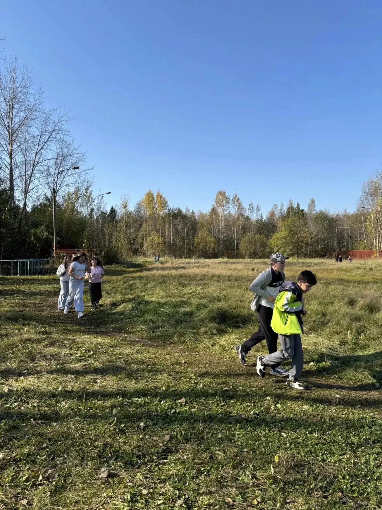 🍂 Осенний кросс в нашей школе — это не просто забег, а настоящий праздник спорта и эне...