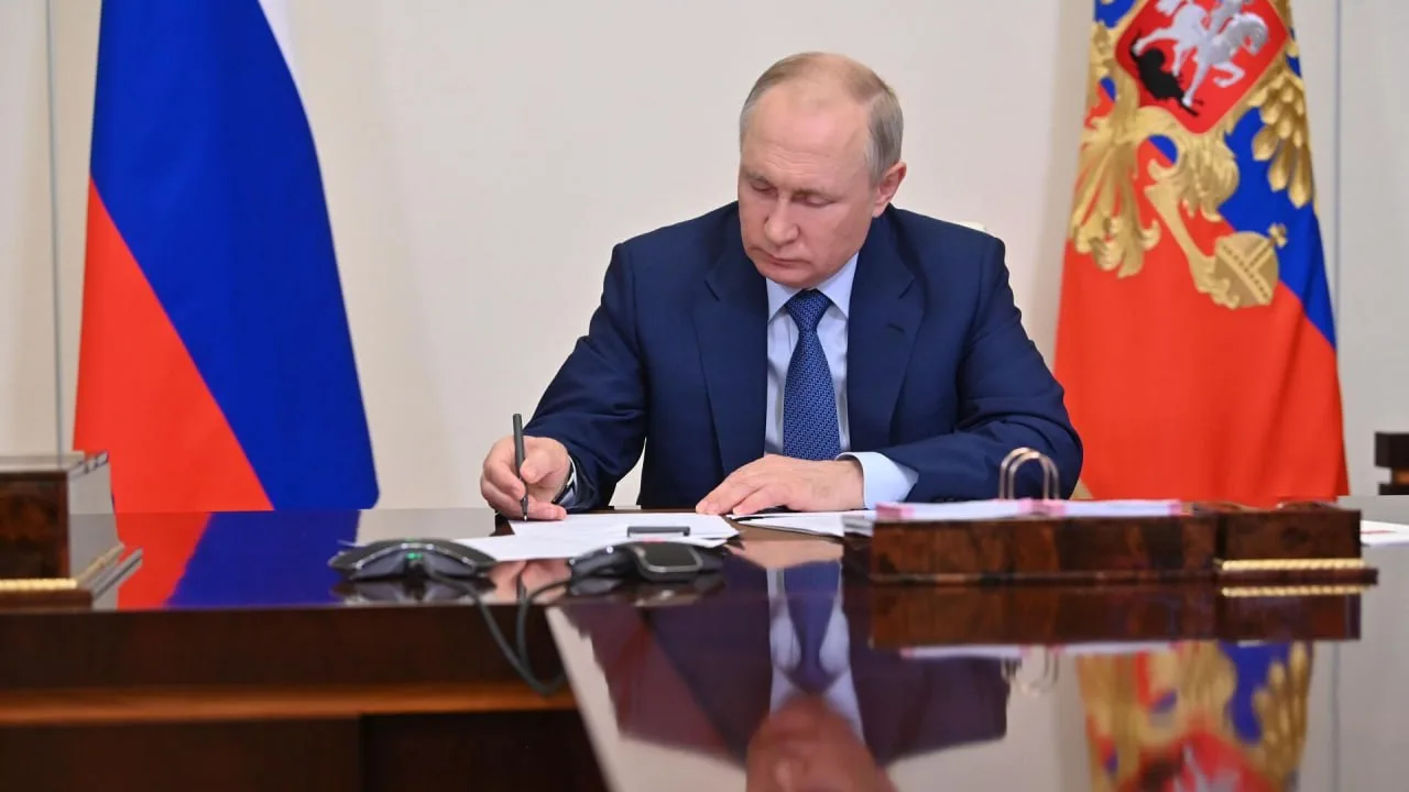 Путин подписал указ, легализующий оборот криптовалют в России

Право осуществлять майнинг получат ро