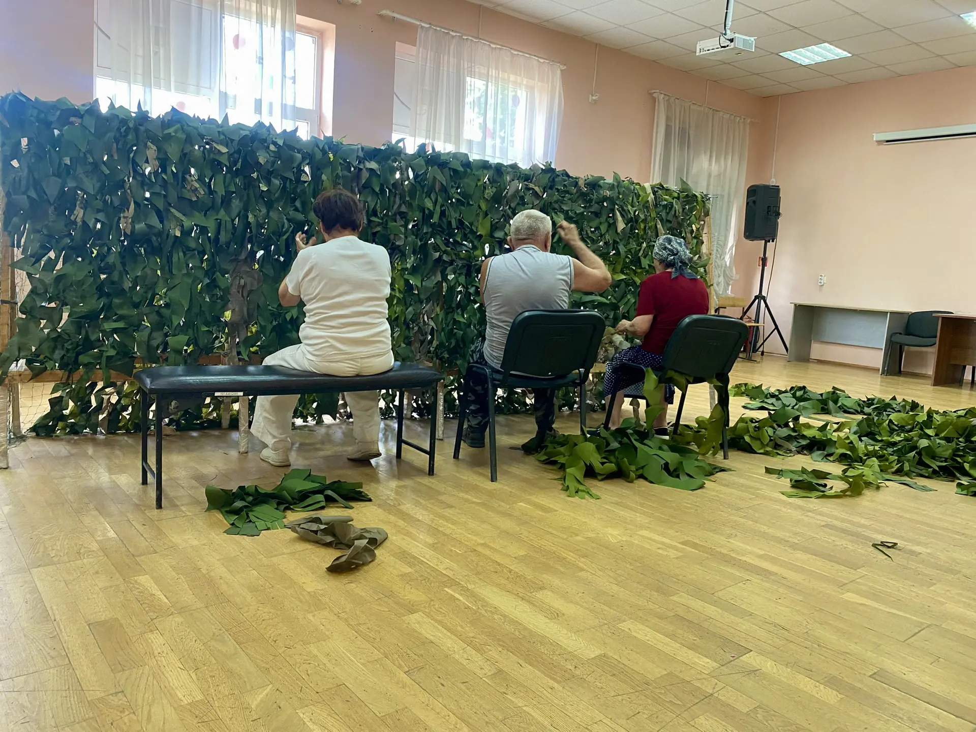 🇷🇺 Там, где рождается сила тыла.

Давно не показывали этот кадр. Работа идёт без лишнего шума — но
