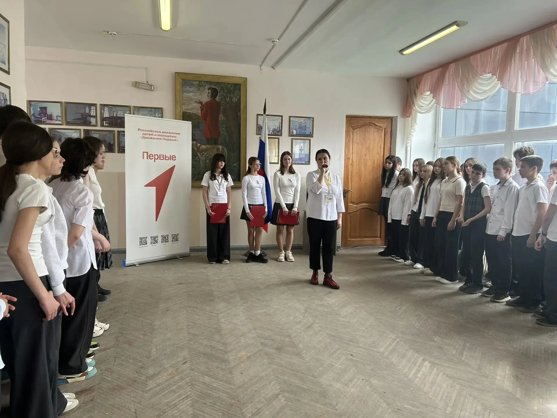 Торжественная линейка, посвящённая Всемирному Дню Поэзии. Подготовили и провели учащиеся 7 А класса.