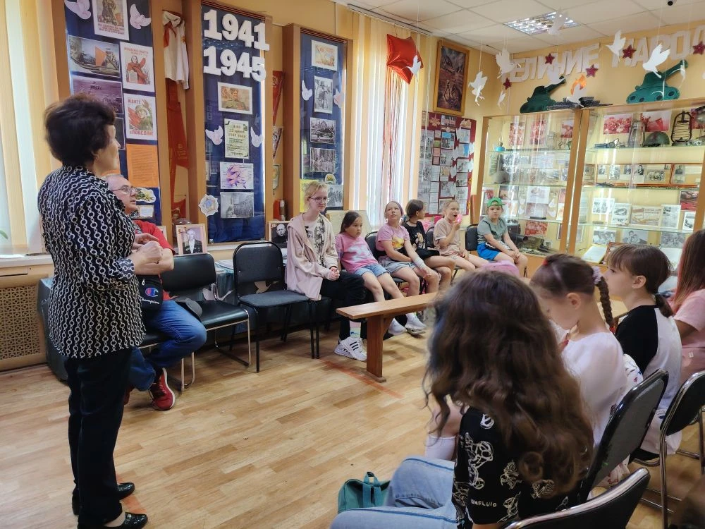 ✅ В музее прошла беседа «Узнай за лето чудеса света» для детей пришкольного лагеря села Владимиро-Ал