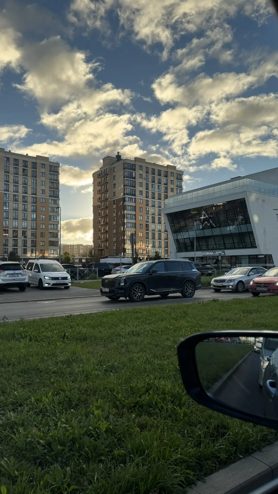 Стою в пробке. Но мне красиво 😍