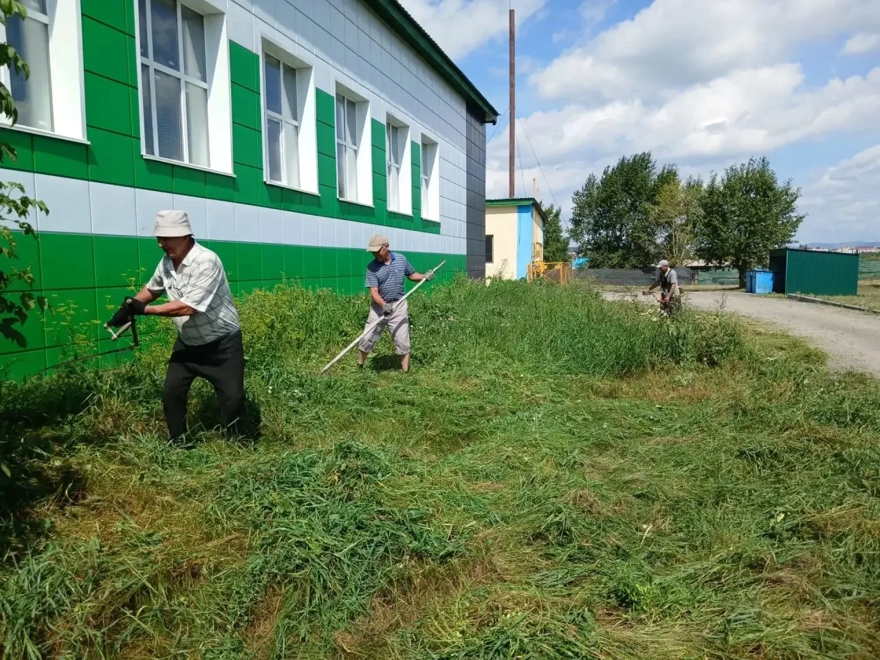 Яңы уҡыу йылына әҙерлек сиктәрендә Баймаҡ полилингваль күп профилле лицей-интернатында ...