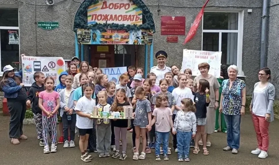 🚔Знание детьми правил дорожного движения- это основа безопасных летних каникул! 
     Так инспектор