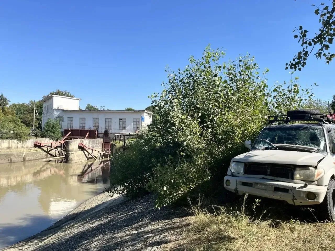 ❗️Водитель погиб, съехав на авто в водоём в Невинномысске.