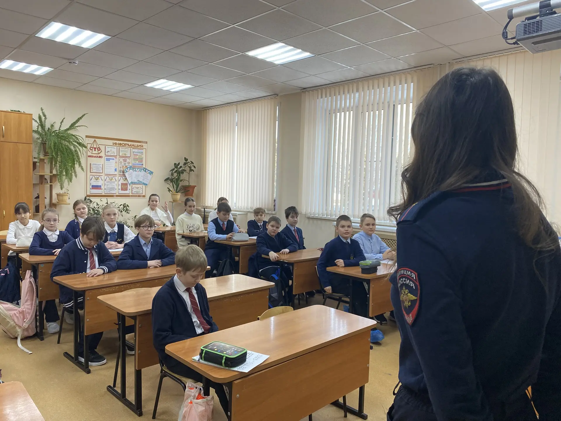 👮🏻‍♀️ВСТРЕЧА С ИНСПЕКТОРОМ👮🏻‍♀️  ✅ Сегодня нашу школу посетил инспектор полиции по делам несовершенн