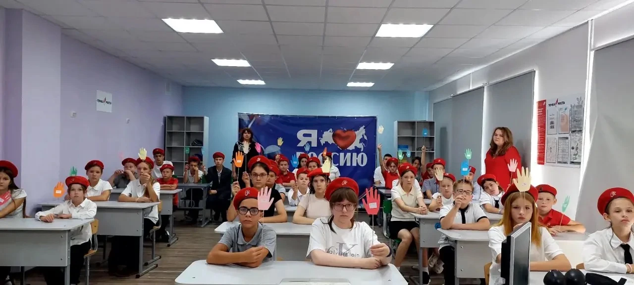 🕯 В юнармейских классах МБОУ СОШ № 8, с. Горнозаводского прошёл классный час «Террориз...