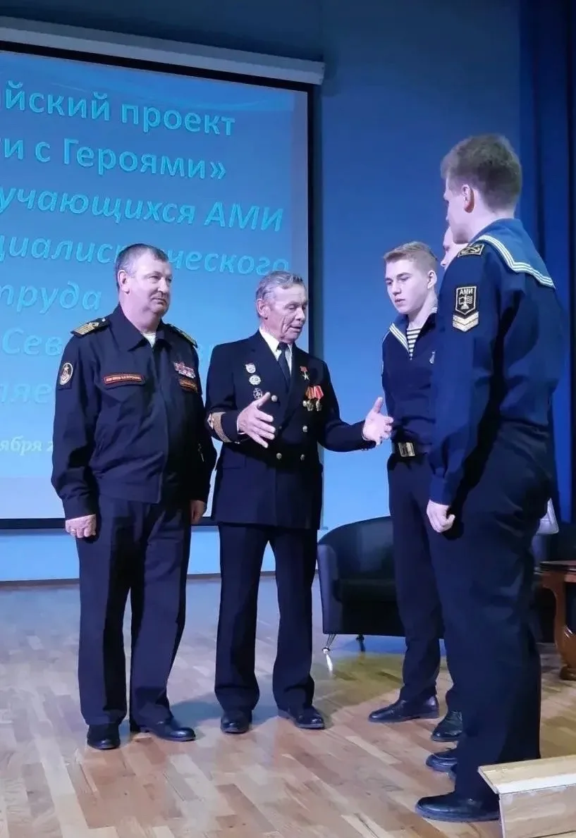 ⚓️ Продолжаем проект «Гордимся нашими выпускниками» 🛳️
⚓️Сегодня гостем военно - патриотического кл